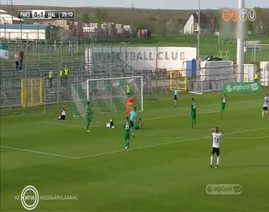 Egyre messzebb a kieséstől a Hali Egyre messzebb a kieséstől a Hali