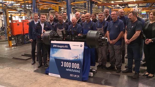 Elhagyta a 3. milliomodik pótkocsi futómű az idén 30 éves BPW szerelősorát Elhagyta a 3. milliomodik pótkocsi futómű az idén 30 éves BPW szerelősorát