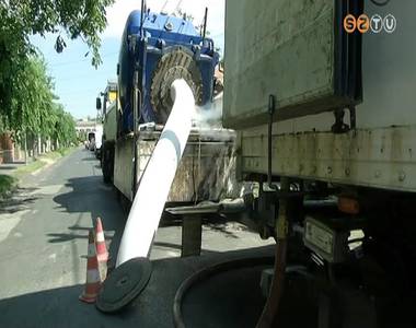 Csatorn�kat b�lelnek