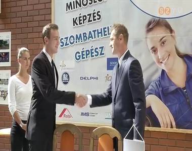 Al��rt�k szerz�d�s�ket a leend� g�p�szek