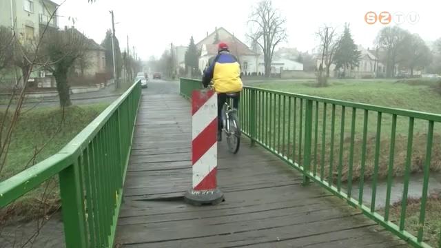 Balesetveszlyes a Gpipari szakkzpiskola mgtti Perint-hd