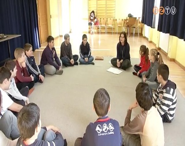 Nyelvi torped� �s vet�lked�, j�t�k hangokkal �s bet�kkel