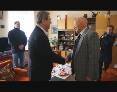 A 90 �ves Luk�cs Zolt�nt �s a 95 �ves Horv�th K�rolyt k�sz�nt�tte a polg�rmester