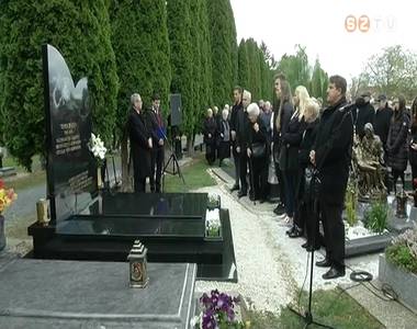 Szarka Zolt�nra eml�keztek a her�nyi temet�ben