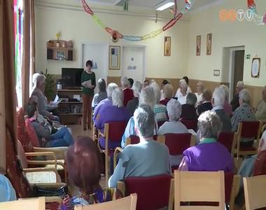 Irodalmi k�v�h�z az id�sek klubj�ban