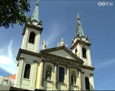 Tovbb folytatdik a gyjts a Szkesegyhz feljtsra