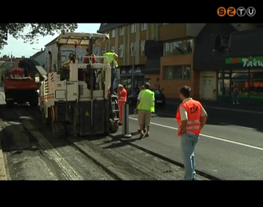 Burkolathelyre�ll�t�si munk�latok kezd�dtek a Pet�fi S�ndor utca M�rcius 15. t�ri k�rforgalom �s a rend�rs�g k�z�tti szakasz�n