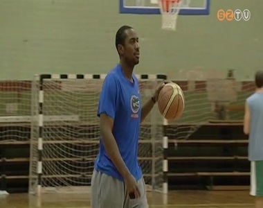 Meghosszabb�totta Jonathan Mitchell szerz�d�s�t a Falco