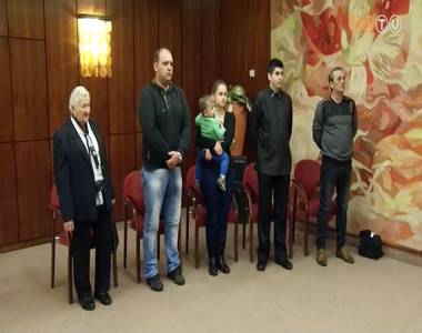 �j magyar �llampolg�rok tettek esk�t