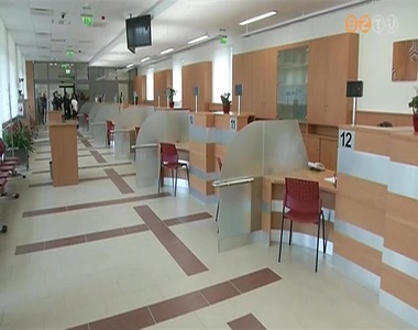 �tadt�k az APEH fel�j�tott �gyf�lszolg�lat�t