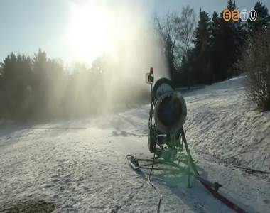 �zemel a h��gy� az Eml�km�-dombon