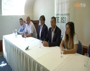 �j vezet�edz� �s friss igazol�s a Halis k�zisekn�l