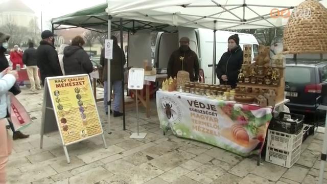 Idn elszrt tartottak termeli piacot az MMIK eltti tren