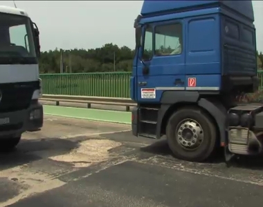 Aszfaltozás a Perint-hídon
Aszfaltozás a Perint-hídon