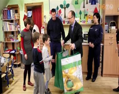 Ajándékot kaptak az óvodások Ajándékot kaptak az óvodások