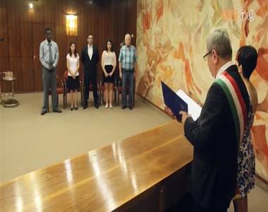 �ten tettek �llampolg�rs�gi esk�t