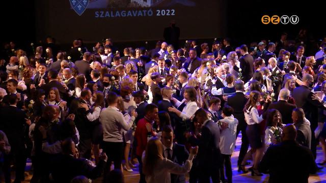 Megkezdődött a szalagavatók szezonja a sportházban