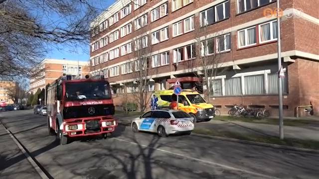 Belgy�gy�szati esethez riasztott�k a ment�ket egy Magyar L�szl� utcai koll�giumhoz