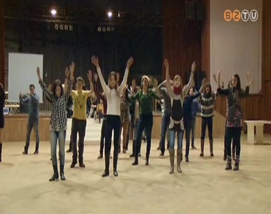 J�nnek a b�lok, szalagavat�k