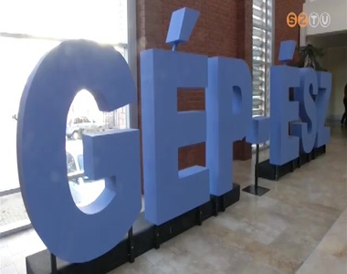 T�bb mint n�gyszeres a t�ljelentkez�s a g�p�szm�rn�kk�pz�sre