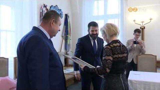 Lőcsei Zoltán lett az Év Vasi Embere,a közönségdíjat Lakner-Bognár Nóra vehette át Lőcsei Zoltán lett az Év Vasi Embere,a közönségdíjat Lakner-Bognár Nóra vehette át