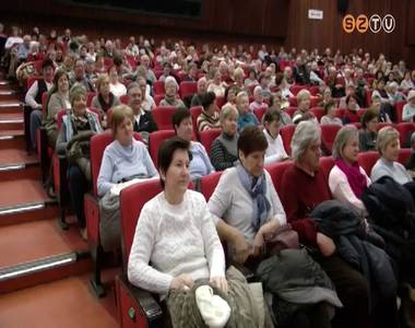 Moziztak az akt�v id�sek