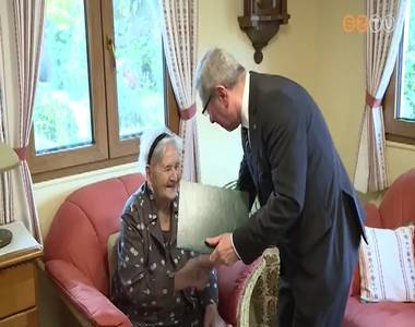 Sz�pkor� sz�let�snaposokat k�sz�nt�tt a polg�rmester