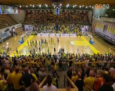 Előnyben a Falco a bajnoki elődöntőben Előnyben a Falco a bajnoki elődöntőben