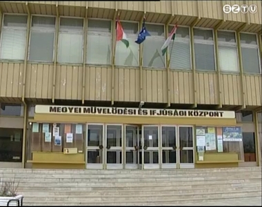 Feln�ttk�pz�s h�tr�nyos helyzet�eknek