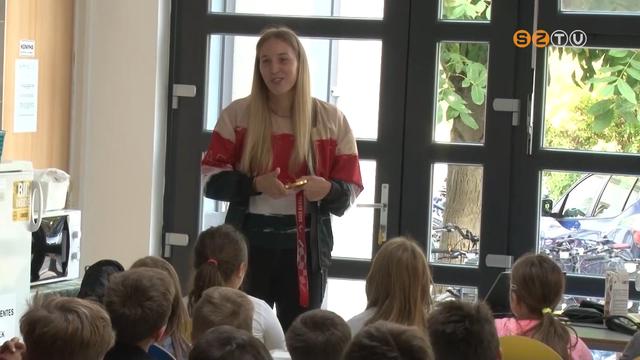 A Remnyik-iskolban vendgeskedett Ekler Luca, olimpiai bajnok paraatlta