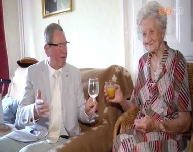 Sz�let�snapj�n S�ghy M�ri�t k�sz�nt�tte a polg�rmester