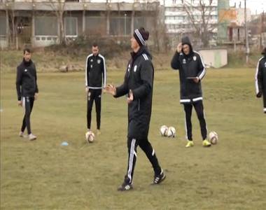 A Honv�d vend�gek�nt nyit a Halad�s