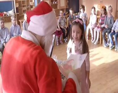 Óvodákba, vállalatokhoz, de a város főterére is ellátogatott a Mikulás Óvodákba, vállalatokhoz, de a város főterére is ellátogatott a Mikulás