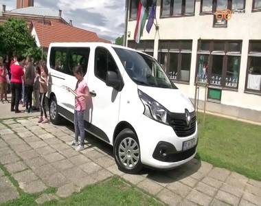 Új buszokat vásárolt a Szombathelyi Tankerületi Központ Új buszokat vásárolt a Szombathelyi Tankerületi Központ