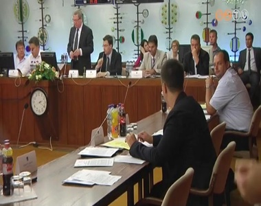 A m�jusi k�zgy�l�s el�