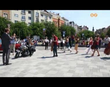 Vill�mcs�d�lettel h�vta fel mag�ra a figyelmet a F� t�ren a Savaria Szimfonikus Zenekar