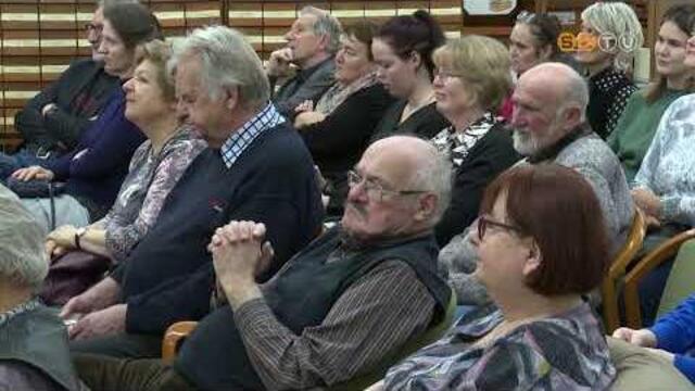 ttnsek cmmel megjelent Szauer goston Prima-djas klt, tanr, csillagsz legjabb versesktete