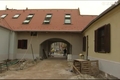 Látványos szakaszába érkezett a Kőszegi utcai házak felújítása