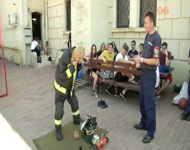 85 rendészeti képzésen tanuló diák ismerkedhetett meg a tűzoltók hétköznapjaival 85 rendészeti képzésen tanuló diák ismerkedhetett meg a tűzoltók hétköznapjaival