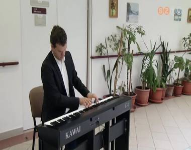 Bach-zene sz�lt a k�rh�zban