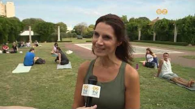 Első alkalommal tartottak szabadtéri közösségi jóga délutánt a Ferences kertben