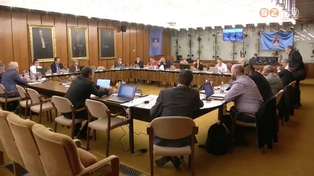 Gazdas�gi �s Jogi Bizotts�gi �l�s