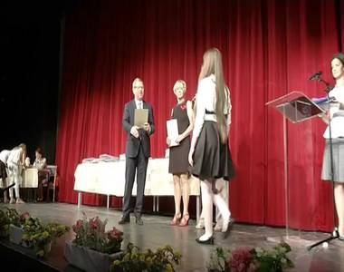 Tanulm�nyi versenyek sikeres vasi di�kjait jutalmazt�k