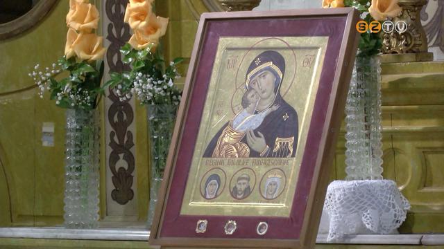 Kilenc napon át tekinthették meg a hívek a Ferences Család Királynője ikont a ferences templomban Kilenc napon át tekinthették meg a hívek a Ferences Család Királynője ikont a ferences templomban