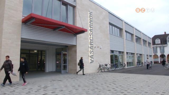 Ünnepélyesen is felavatták a 2,1 milliárd forintból megújult Vásárcsarnokot Ünnepélyesen is felavatták a 2,1 milliárd forintból megújult Vásárcsarnokot