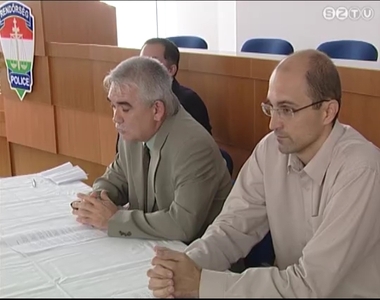 Felder�tett �gyek