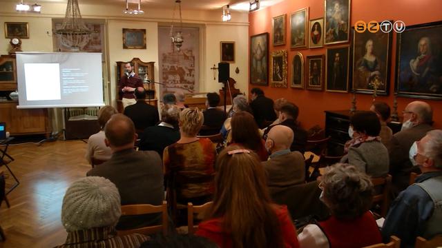 Kamarakiállítás nyílt a szombathelyi középfokú oktatás jubileumára a Smidt Múzeumban Kamarakiállítás nyílt a szombathelyi középfokú oktatás jubileumára a Smidt Múzeumban