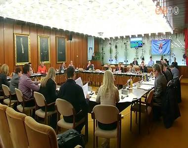 �l�sezett a jogi bizotts�g is