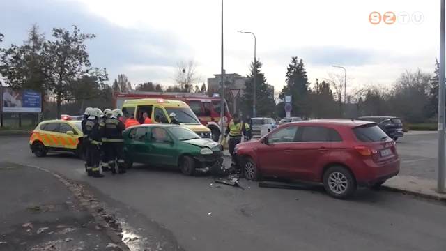 Baleset volt a Bart�k k�r�ton