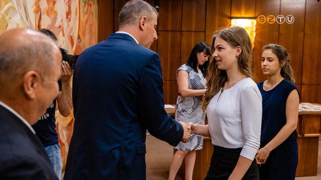 Országos tanulmányi verseny dobogósait díjazta a polgármester Országos tanulmányi verseny dobogósait díjazta a polgármester